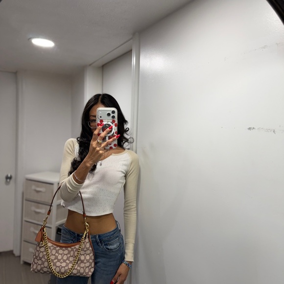 Juliet Shoulder Bag 25
In Signature Textile Jacquard - Picture 6 of 10